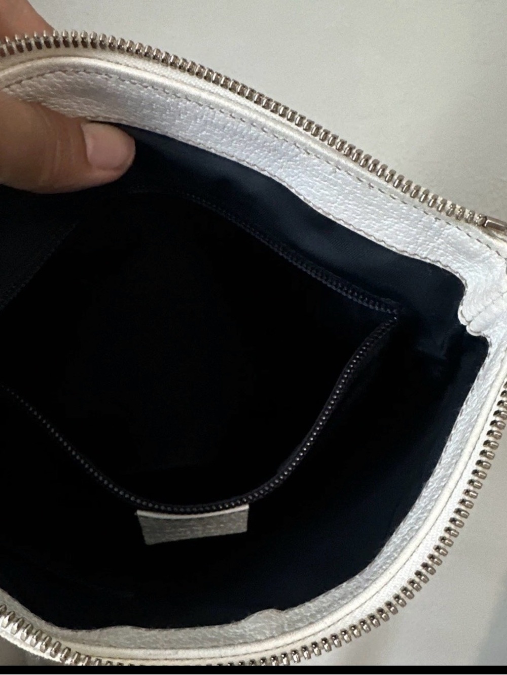 Gucci Cream Signature Crossbody with Red and Navy Stripe - Picture 12 of 12